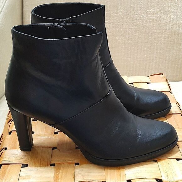 Stuart Weitzman Black Leather Heeled Ankle Boots - Picture 10 of 10